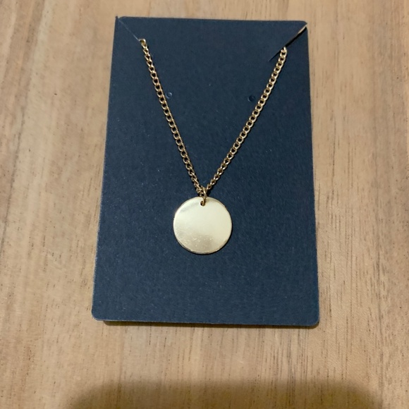 NWOT Gold Necklace with Round Pendant - Picture 6 of 7